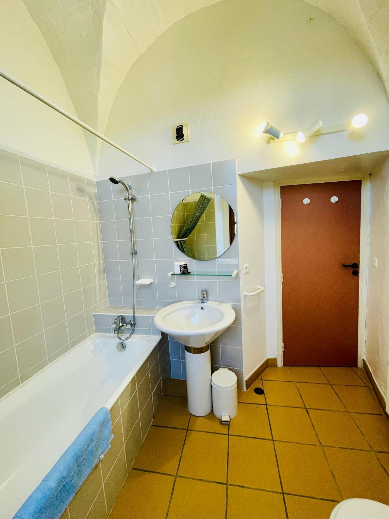 Appart'Hotel - Au Vieux Palais Еспалион Екстериор снимка